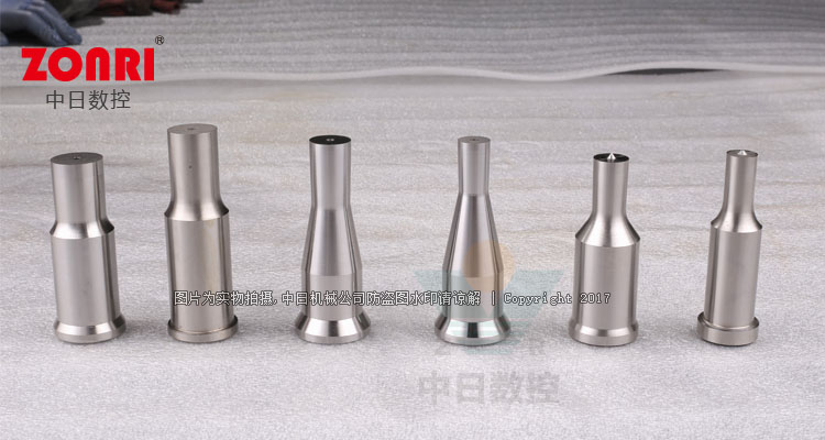 汽車大梁沖(chòng)全套(tào)模具