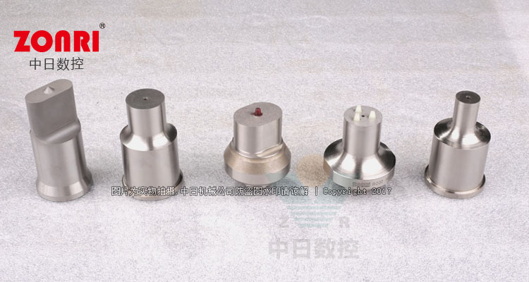汽(qì)車大(dà)梁沖(chòng)全套(tào)模具