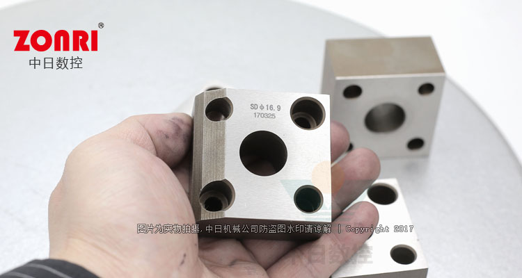 汽車(chē)大梁沖系列(liè)方形(xíng)下(xià)模